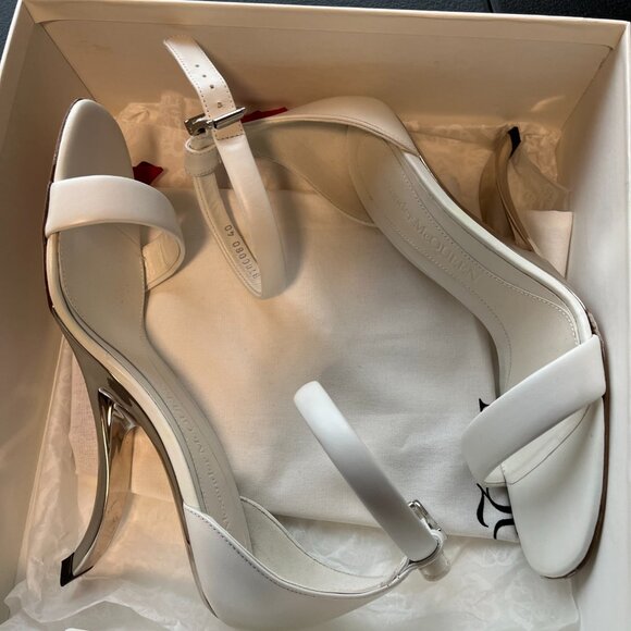 NWT Alexander McQueen Arc Sandals White Leather Sculpted Heels Ankle Strap - Picture 5 of 16